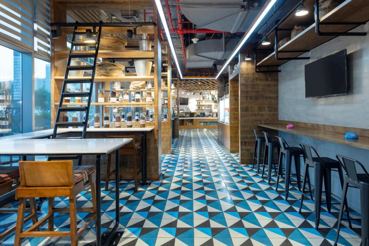 ホテル クラウン プラザ ドーハ ザ ビジネス パーク エクステリア 写真 The interior of the restaurant
