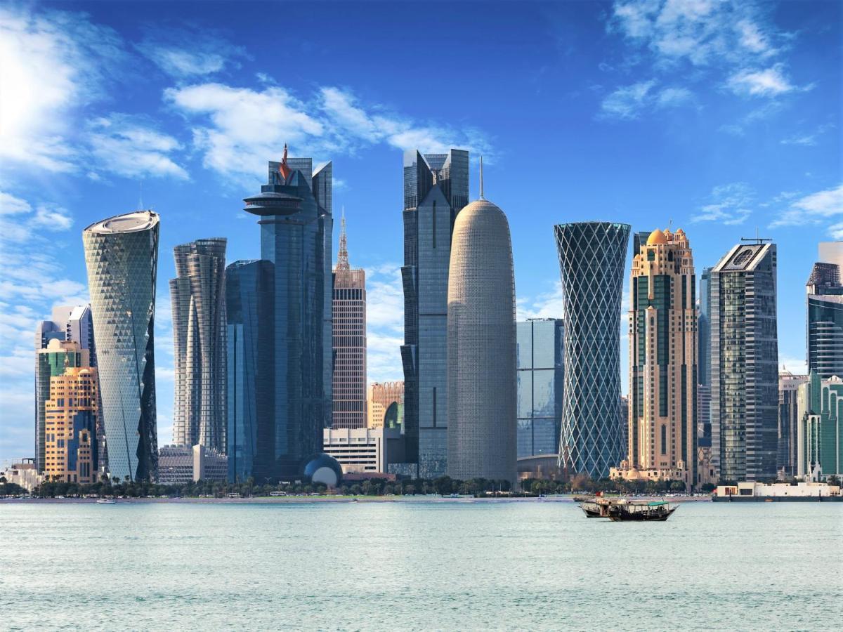 ホテル クラウン プラザ ドーハ ザ ビジネス パーク エクステリア 写真 Doha skyline
