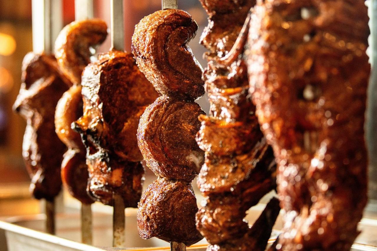 ホテル クラウン プラザ ドーハ ザ ビジネス パーク エクステリア 写真 Brazilian churrasco
