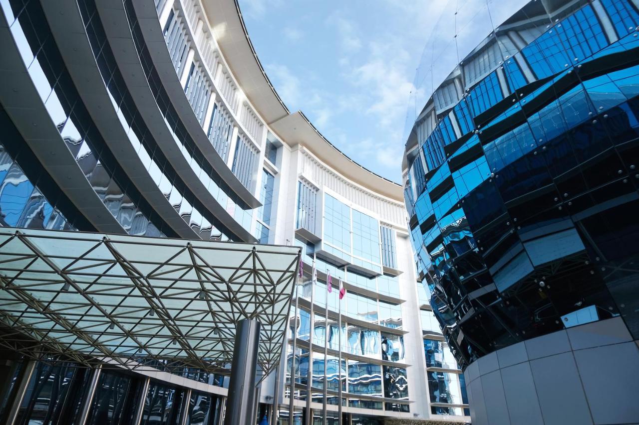 ホテル クラウン プラザ ドーハ ザ ビジネス パーク エクステリア 写真 The new building of the University of Economics and Business Vienna
