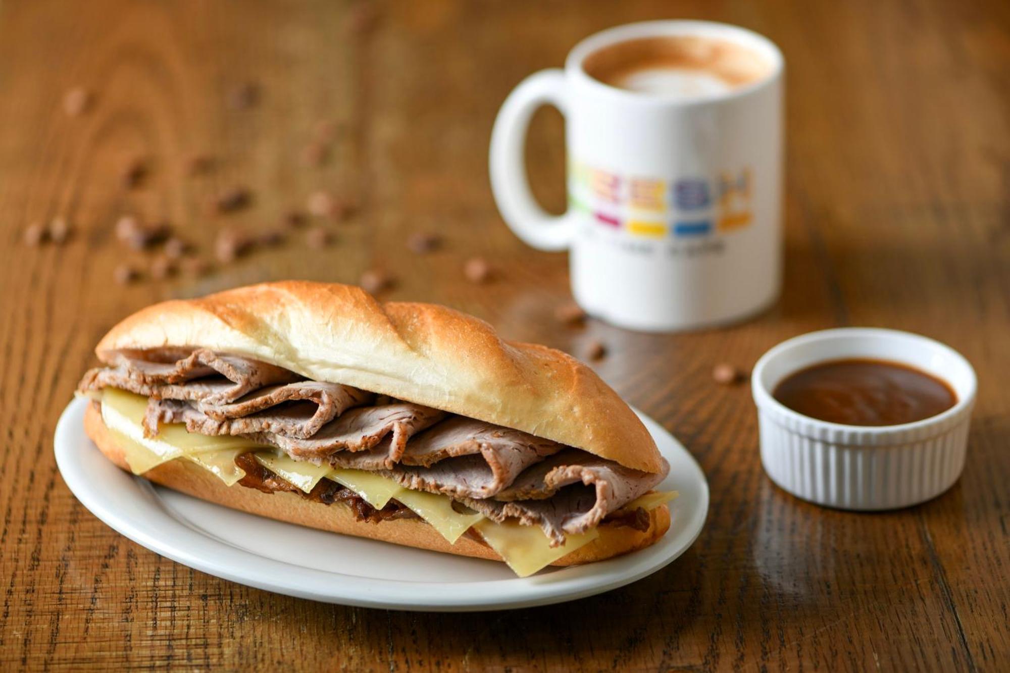 ホテル クラウン プラザ ドーハ ザ ビジネス パーク エクステリア 写真 A roast beef and cheese sub